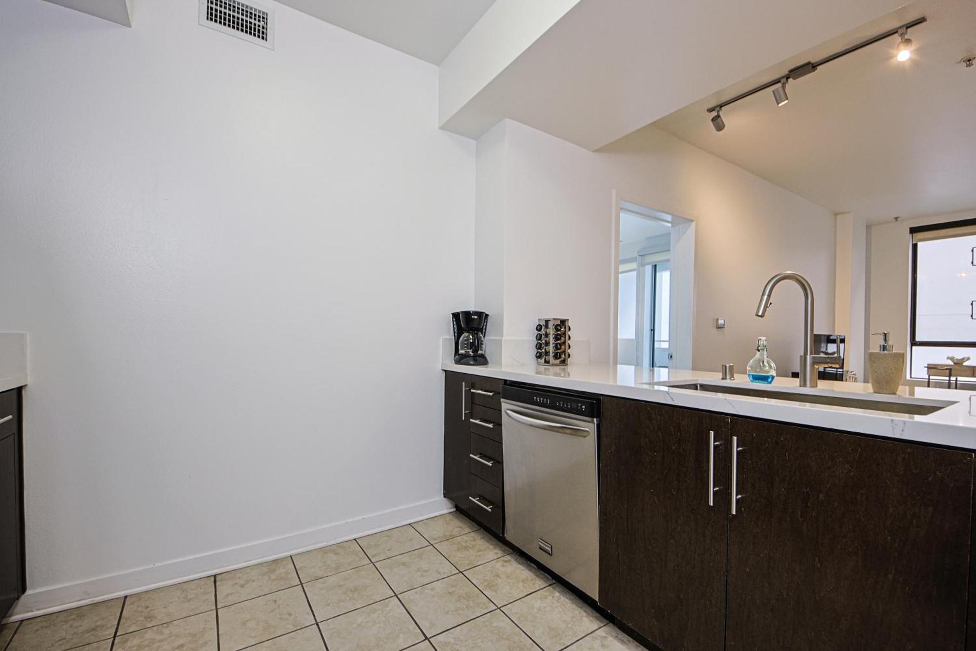 Apartment The Carlton - Modern-lux 2 Master Suites-secure Bldg & Parking- 5 Blks To Ocean Ave Los Angeles